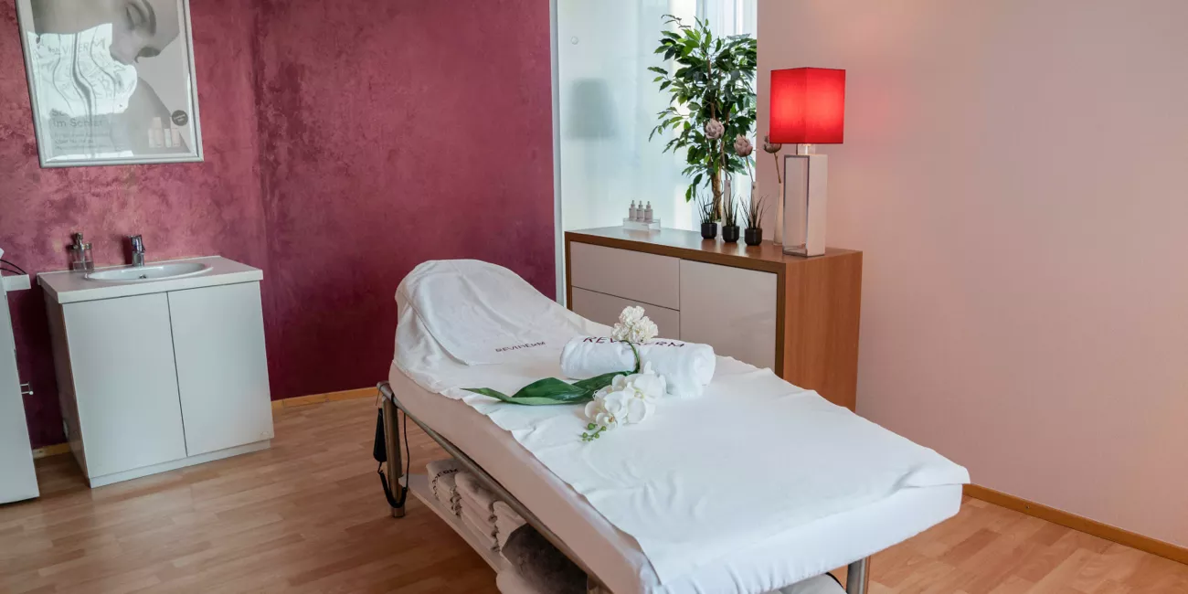 Behandlungsraum für Skinconcept Erstbehandlung im Kosmetikstudio Aichach mit REVIDERM